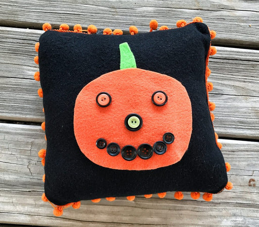 No Sew Jack-O-Lantern Halloween Pillow